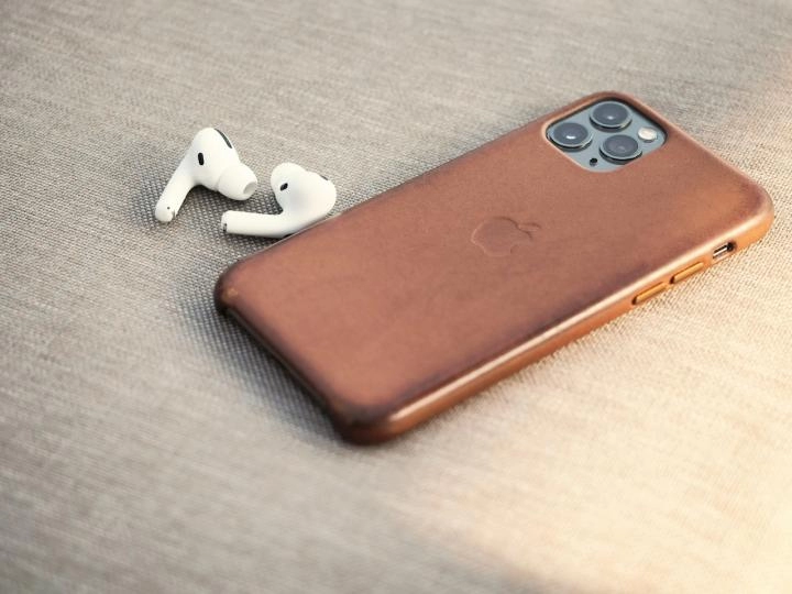 brown iphone